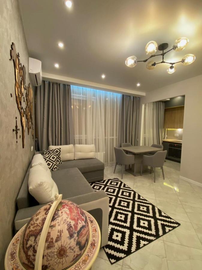 Vip Apartment In Odessa エクステリア 写真