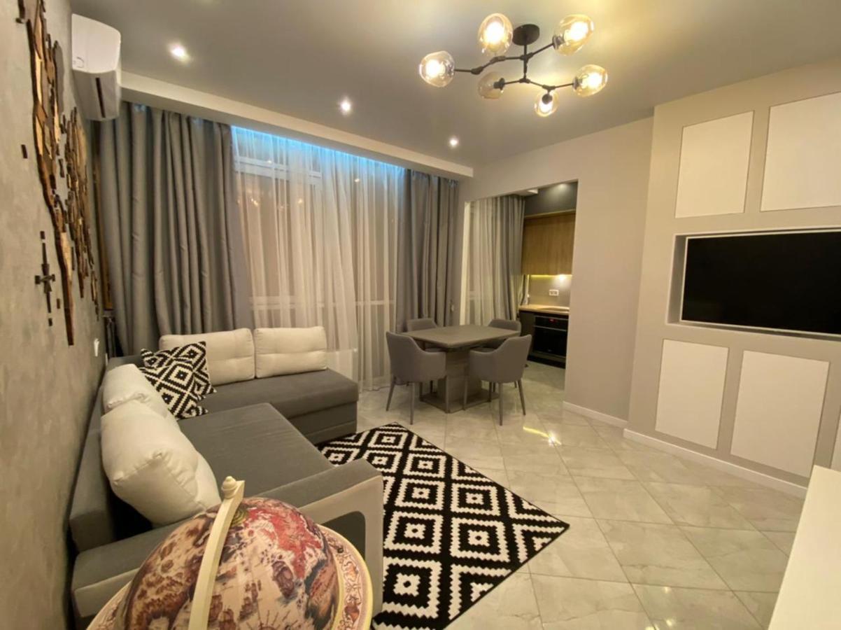 Vip Apartment In Odessa エクステリア 写真